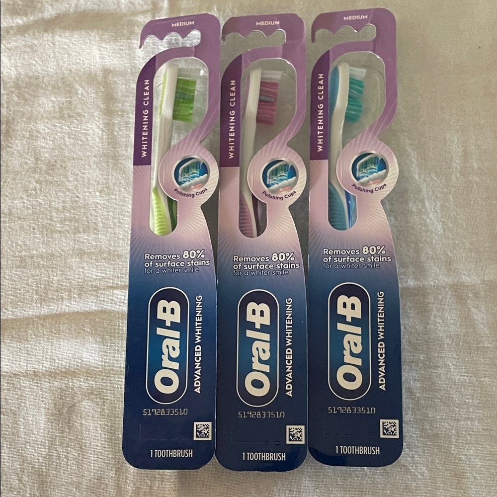 Oral-B Advanced Whitening Toothbrush Set
